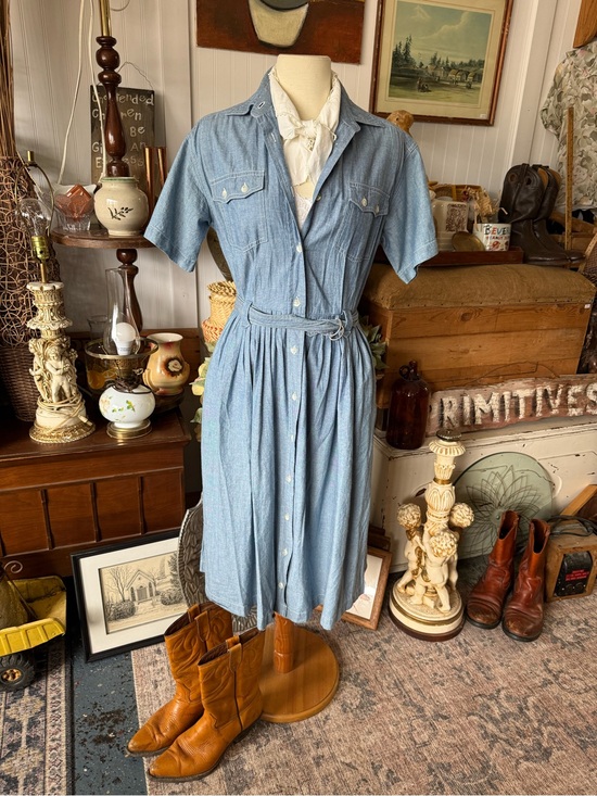 Vintage Dresses & Skirts - Casual Button-Front Chambray Shirt Dress in Light Blue